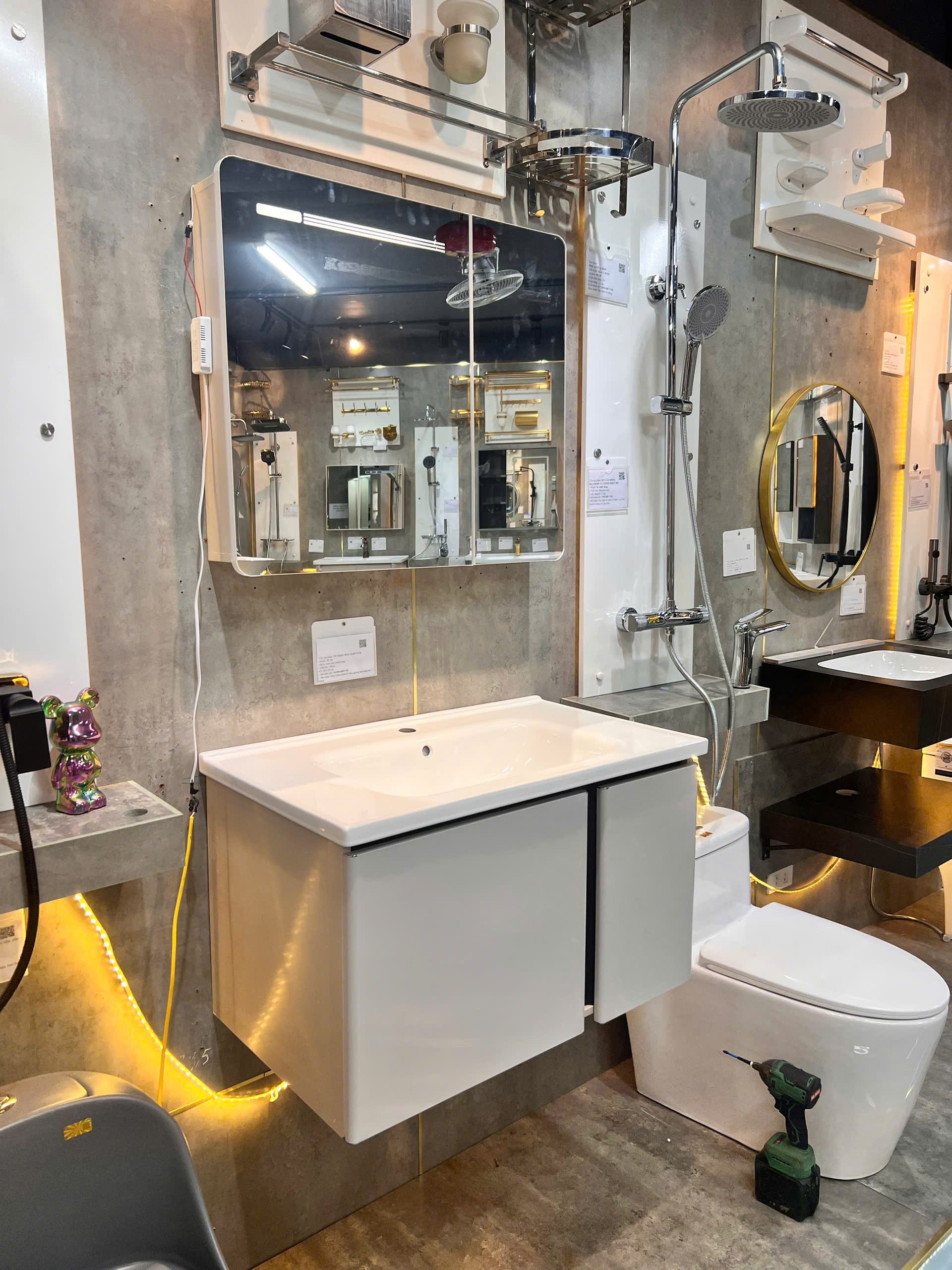 z7040369085875_ef6f6b0093bfaf6a57047b4b3f29859d